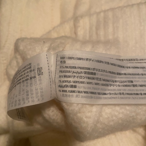 ABERCROMBIE & FITCH Madeline Chunky Cable Knit Sweater - Medium, Cream - Picture 9 of 9